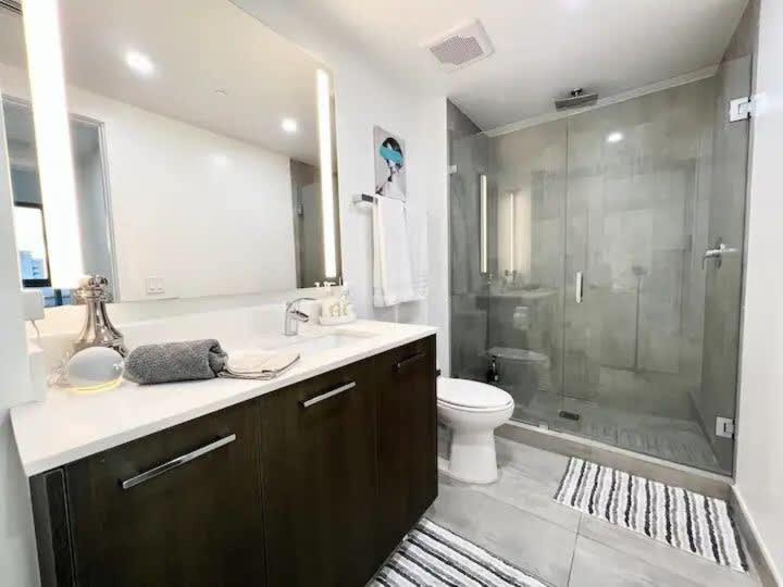 2Br, 2 Baths Lux Downtown Apt Heart Of Austin With Amazing Views, Pool, & Gym Exterior photo